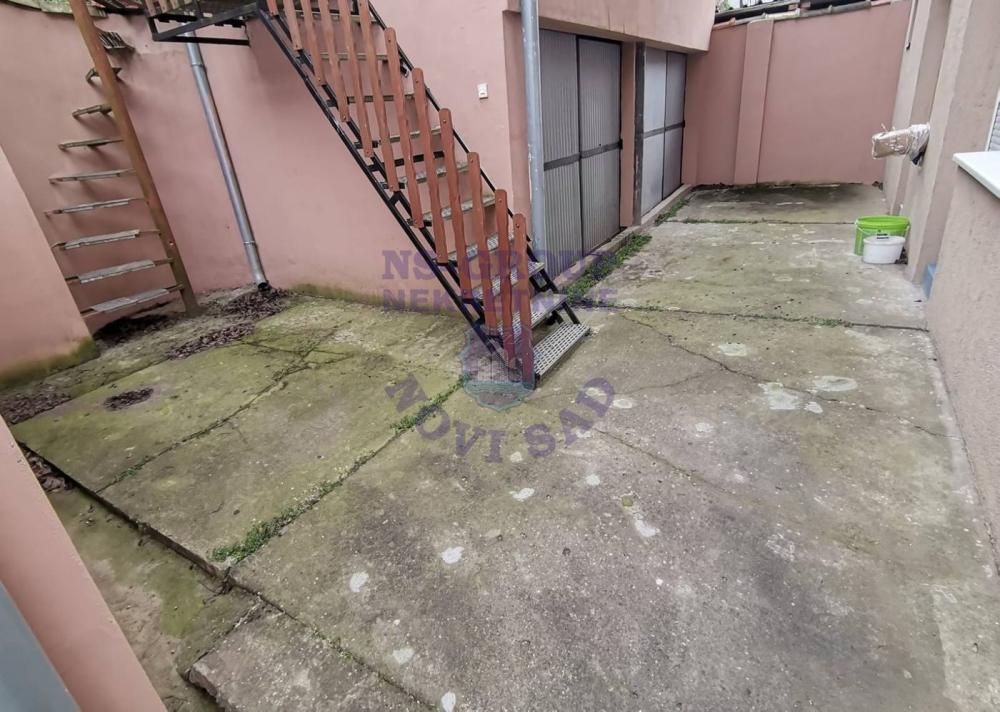 Slika 10 - Sremski Karlovici,  Kuća na prodaju, 250m2, 257.500€