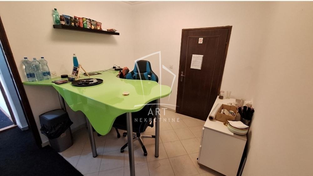 Slika 9 - Slanački Put,  Lokal za izdavanje, 100m2, 550€