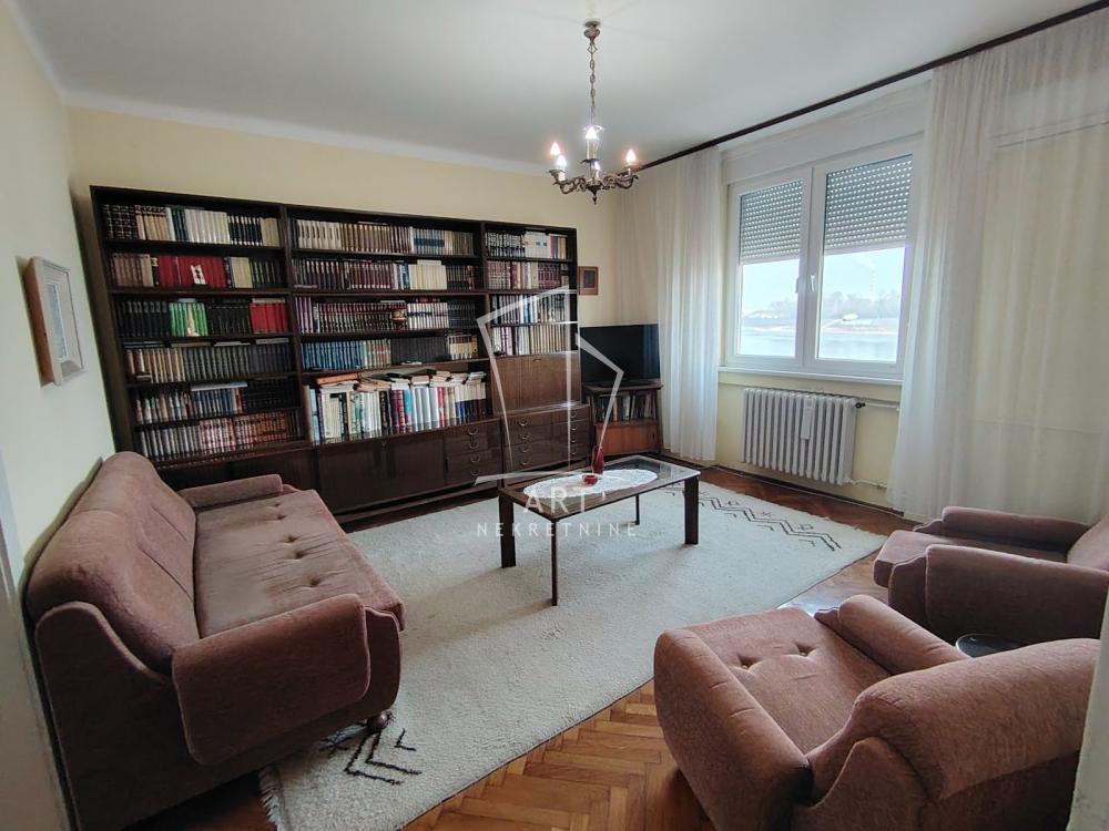 Glavna slika -Trg neznanog junaka, Trosoban stan na prodaju, 91m2, 290.000€