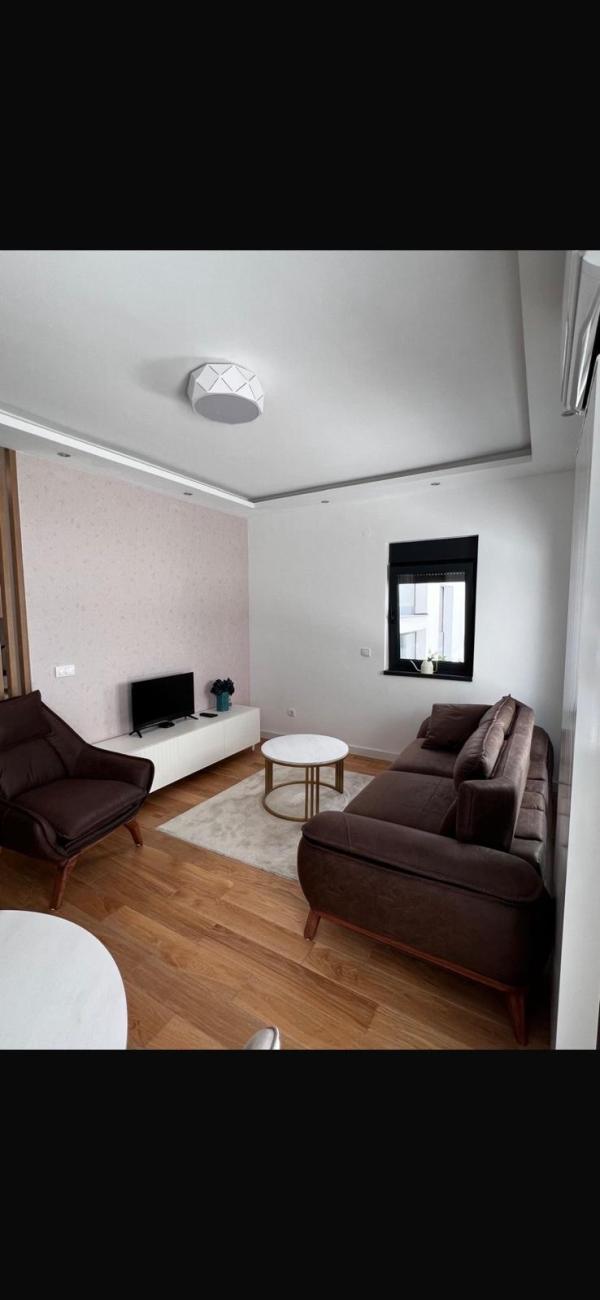 Slika 1 - Banjska, Dvosoban stan za izdavanje, 40m2, 800€