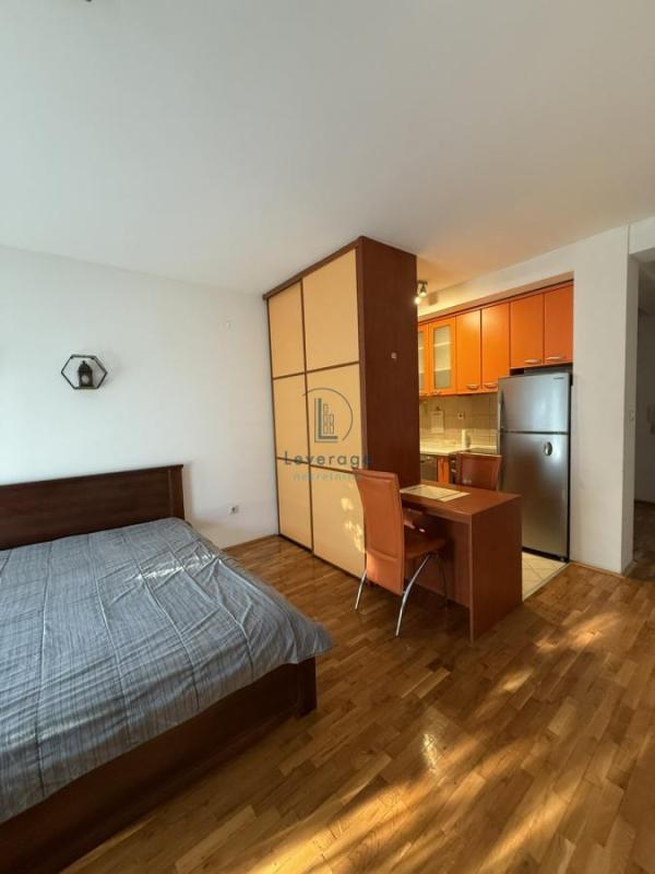 Slika 1 - Bulevar oslobođenja, Jednosoban stan za izdavanje, 35m2, 550€