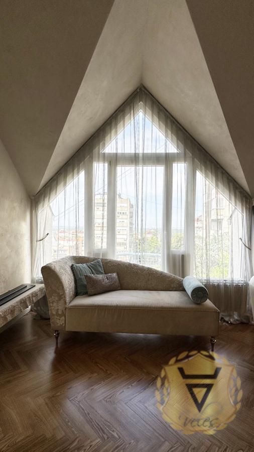 Slika 1 - Četvoroiposoban stan za izdavanje, 197m2, 2.100€