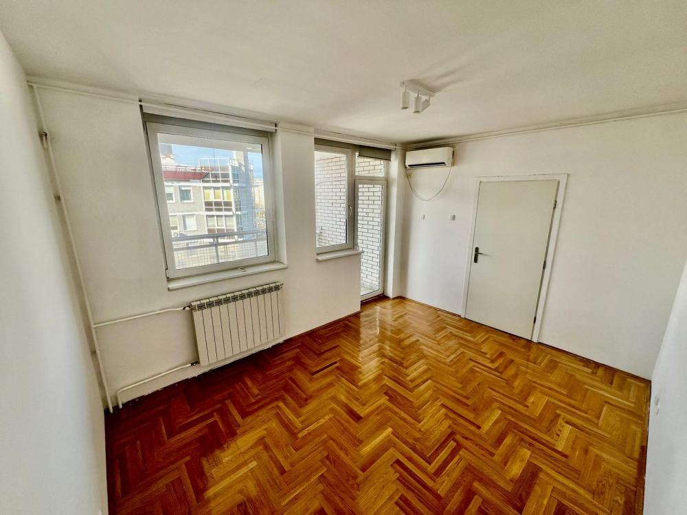 Slika 3 - Bulevar Zorana Đinđića, Četvorosoban stan za izdavanje, 110m2, 1.800€