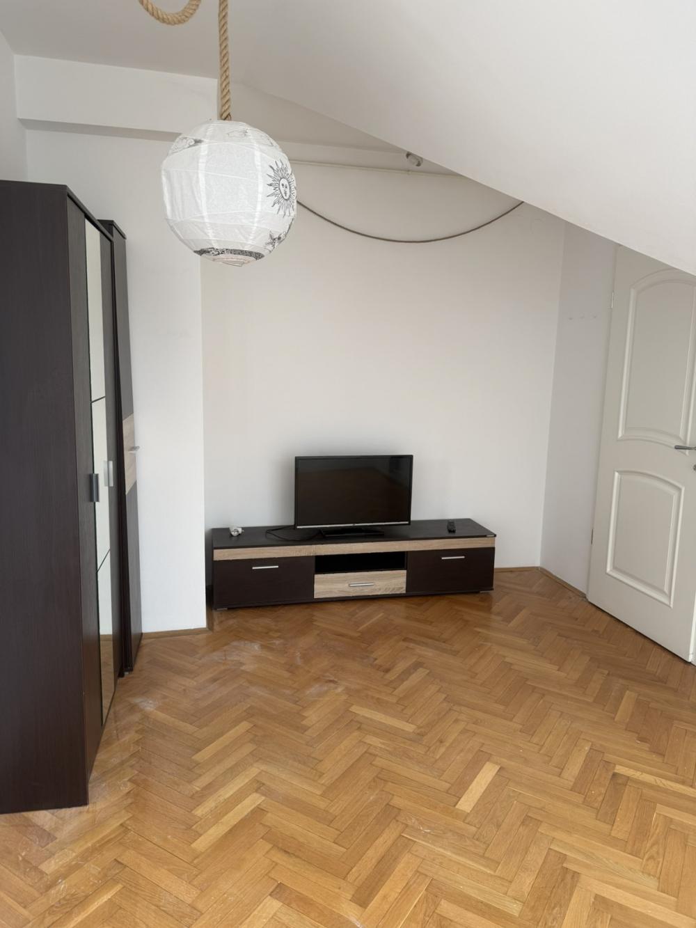 Slika 8 - Albanske spomenice, Četvorosoban stan za izdavanje, 89m2, 1.000€