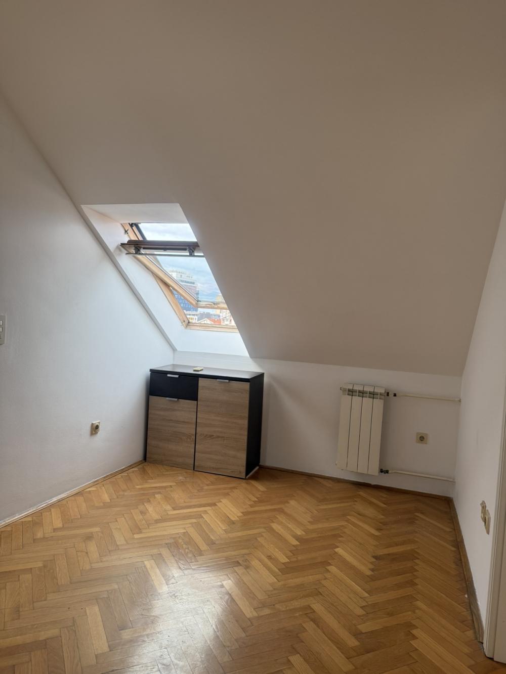 Slika 10 - Albanske spomenice, Četvorosoban stan za izdavanje, 89m2, 1.000€