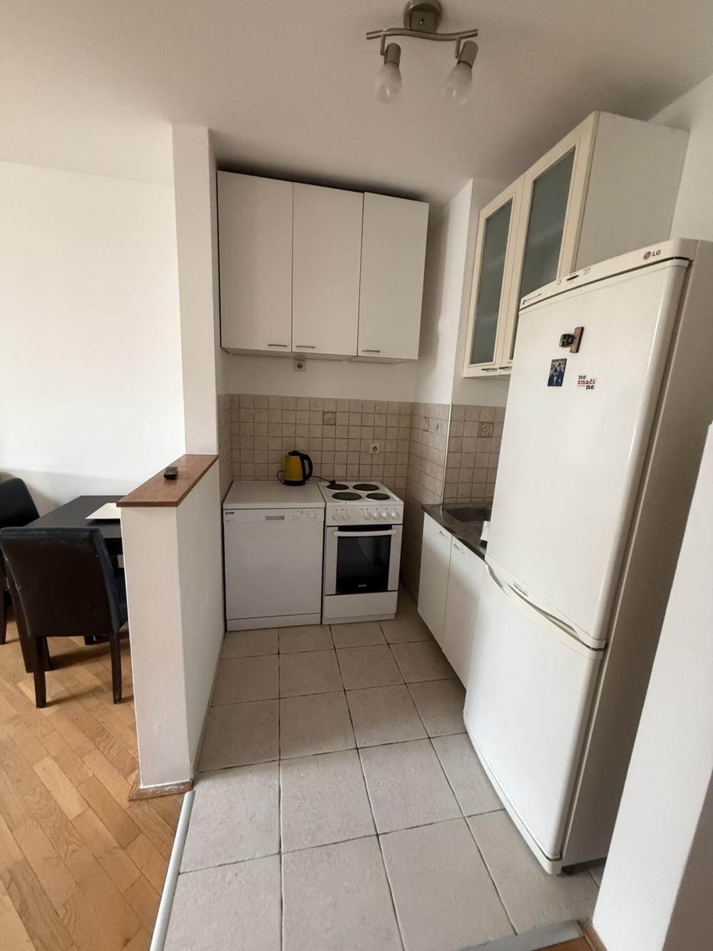 Slika 5 - Albanske spomenice, Četvorosoban stan za izdavanje, 89m2, 1.000€