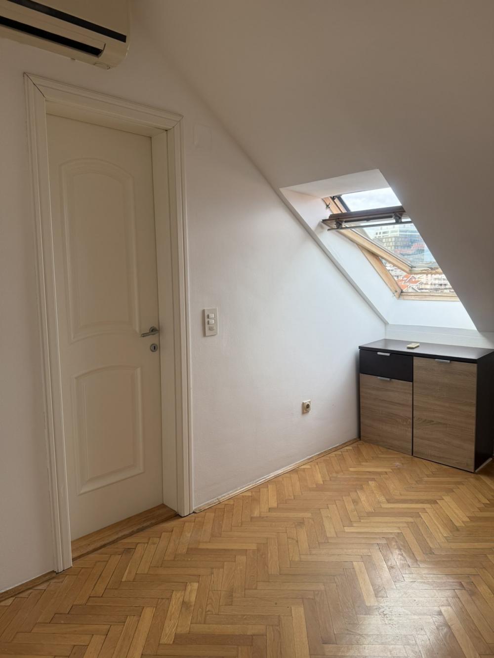 Slika 9 - Albanske spomenice, Četvorosoban stan za izdavanje, 89m2, 1.000€