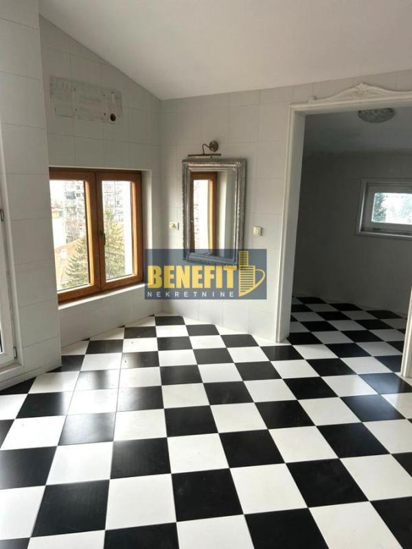 Glavna slika -Četvorosoban stan za izdavanje, 209m2, 2.200€