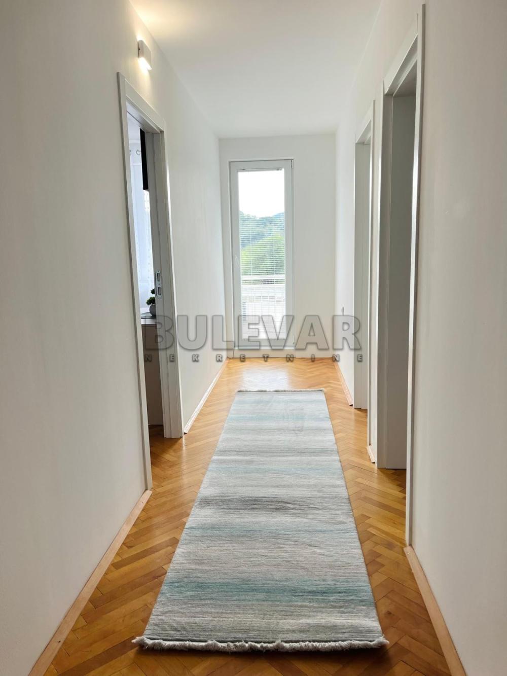 Slika 1 - Bulevar svetog cara, Četvorosoban stan na prodaju, 132m2, 118.800€