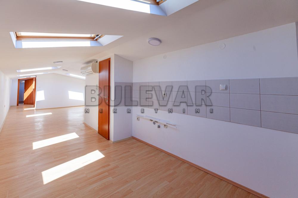 Slika 3 - Cara Dušana, Dvoiposoban stan na prodaju, 68m2, 119.700€