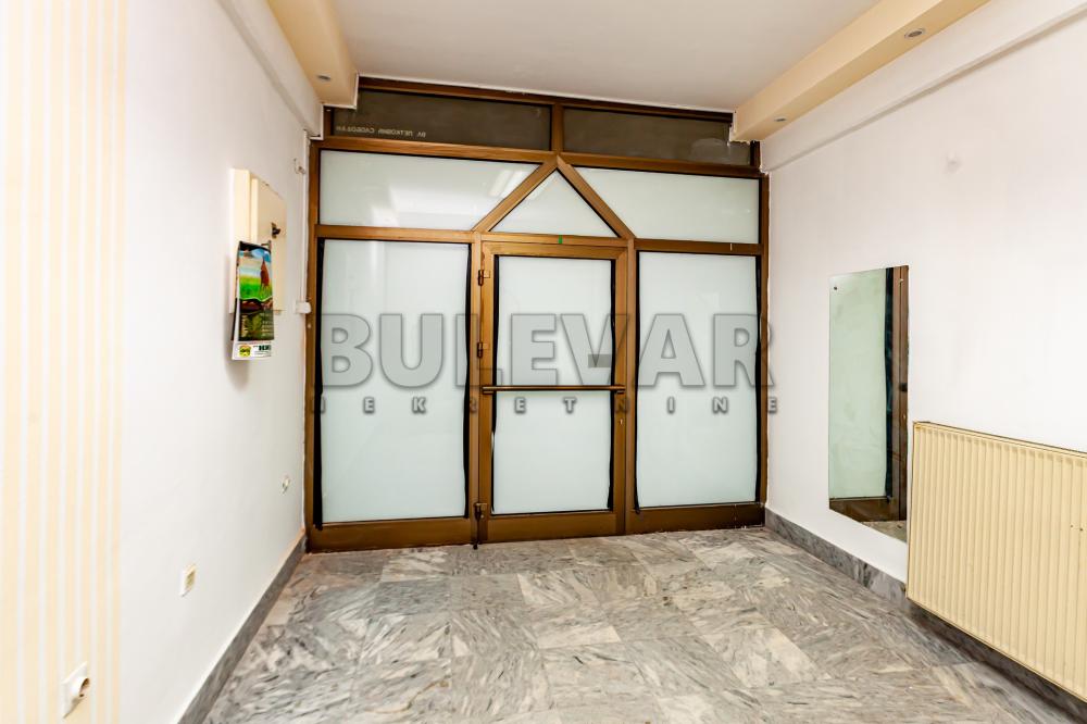 Slika 1 - Bulevar Nemanjića,  Lokal na prodaju, 15m2, 32.500€