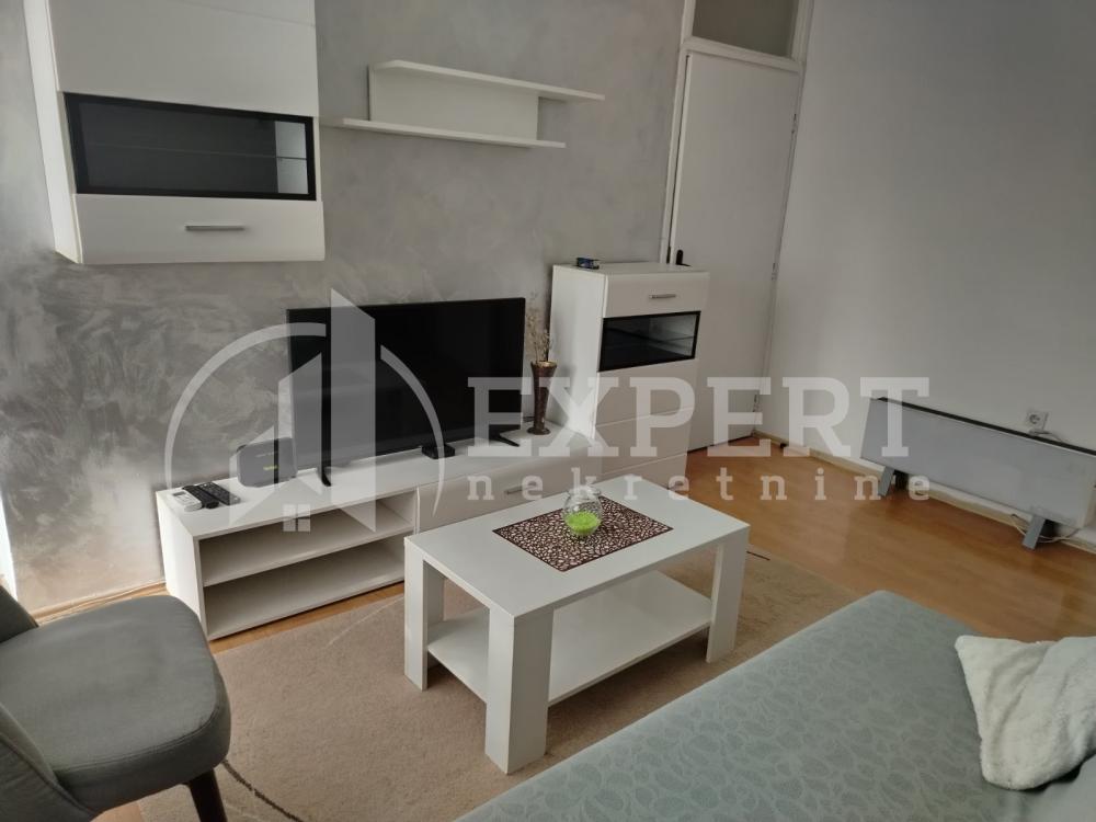 Slika 1 - Bulevar Nemanjića, Jednoiposoban stan za izdavanje, 40m2, 330€