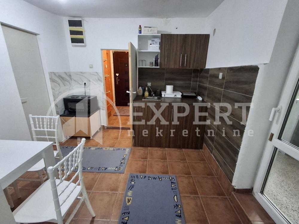 Slika 4 - Vojvode Gojka, Četvorosoban stan za izdavanje, 100m2, 400€
