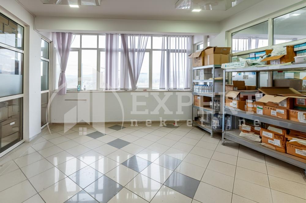 Glavna slika -Vojvode Putnika,  Lokal na prodaju, 400m2, 395.000€