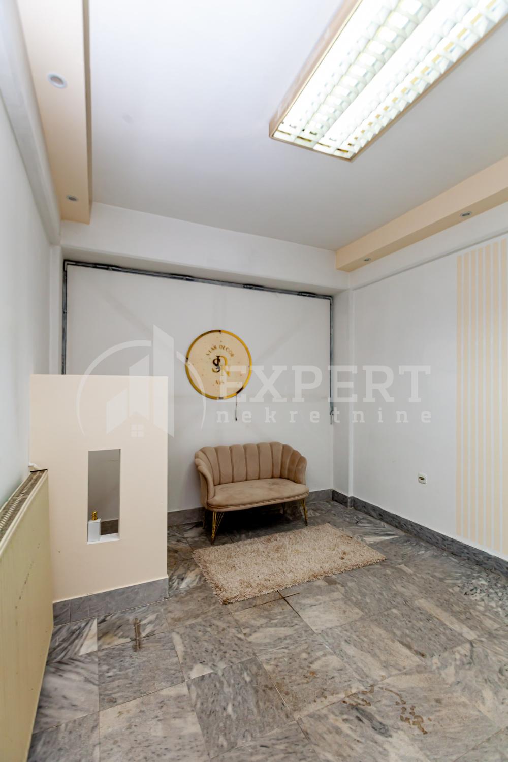 Slika 3 - Bulevar Nemanjića,  Lokal na prodaju, 15m2, 32.500€