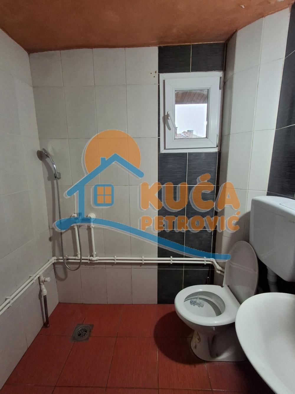 Slika 7 - Vojvode Gojka, Četvorosoban stan za izdavanje, 100m2, 400€