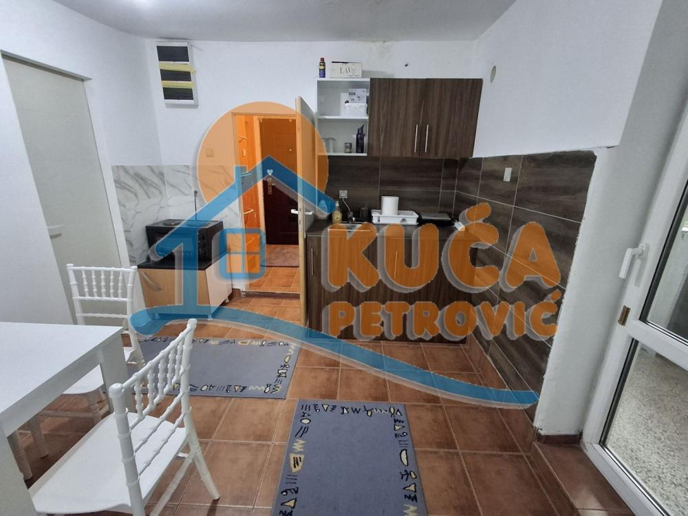 Slika 4 - Vojvode Gojka, Četvorosoban stan za izdavanje, 100m2, 400€