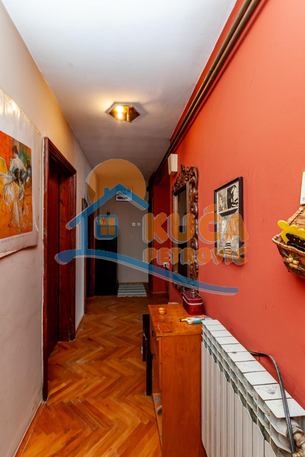 Slika 10 - Igmanska,  Kuća na prodaju, 320m2, 275.000€