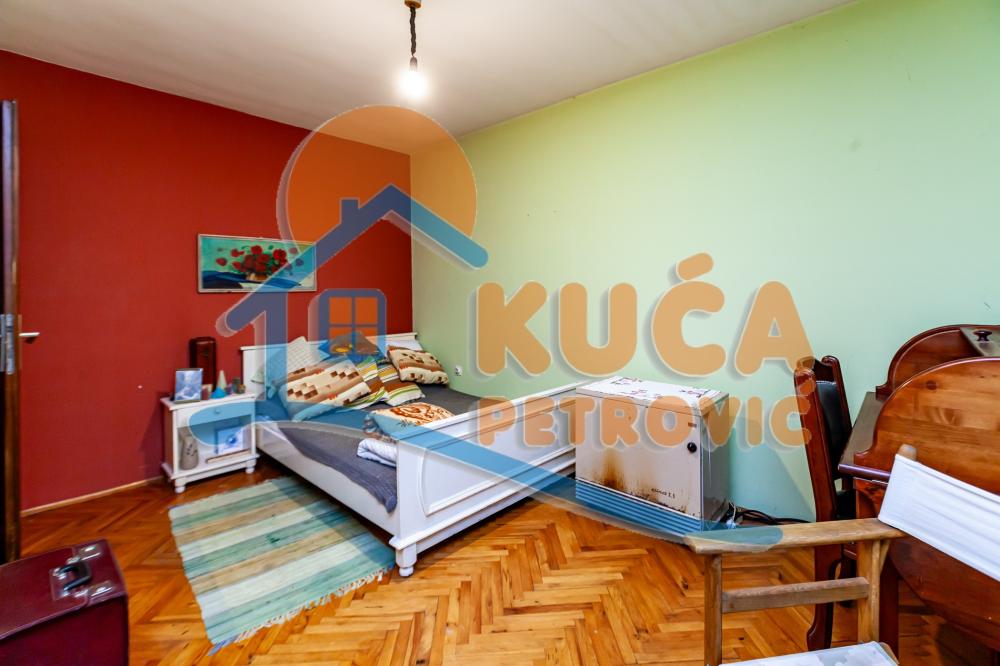 Slika 8 - Igmanska,  Kuća na prodaju, 320m2, 275.000€