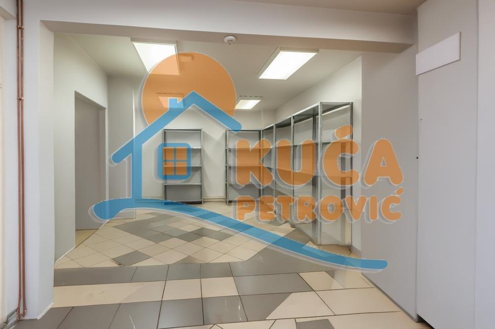 Slika 11 - Vojvode Putnika,  Lokal na prodaju, 400m2, 395.000€