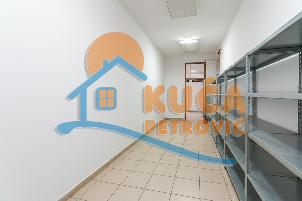 Slika 10 - Vojvode Putnika,  Lokal na prodaju, 400m2, 395.000€