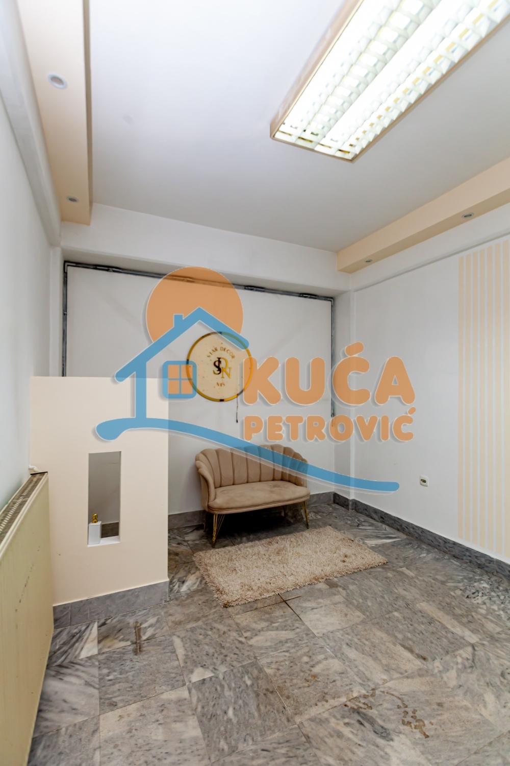 Slika 3 - Bulevar Nemanjića,  Lokal na prodaju, 15m2, 32.500€