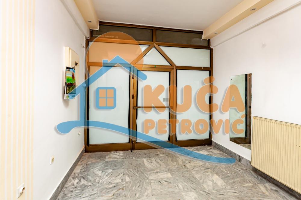 Slika 1 - Bulevar Nemanjića,  Lokal na prodaju, 15m2, 32.500€