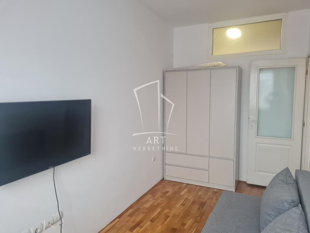 Slika 5 - Južni Bulevar, Jednoiposoban stan za izdavanje, 40m2, 600€