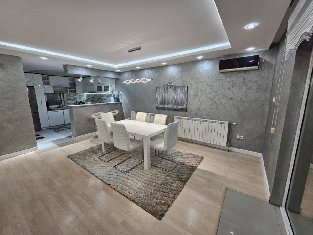 Slika 1 -  Kuća za izdavanje, 220m2, 1.500€
