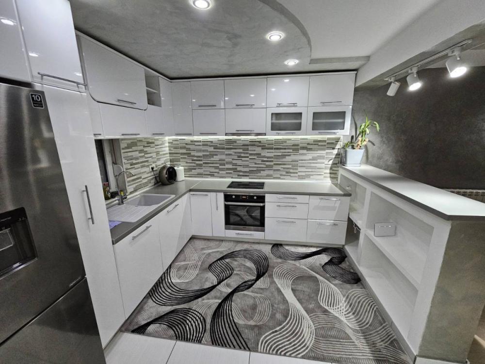 Slika 2 -  Kuća za izdavanje, 220m2, 1.500€