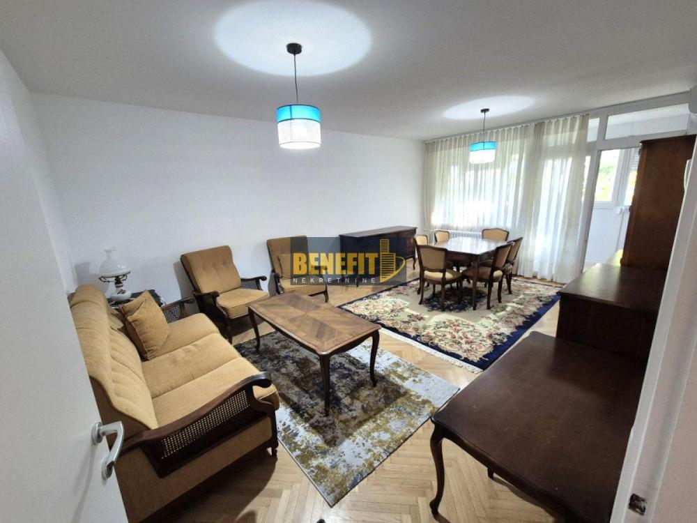 Glavna slika -Trosoban stan za izdavanje, 82m2, 700€