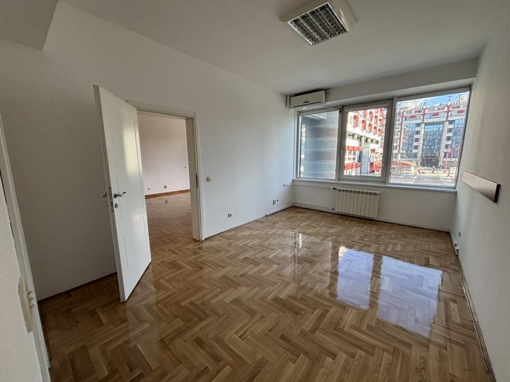 Slika 5 - Bulevar Mihajla Pupina , Trosoban stan za izdavanje, 87m2, 1.300€