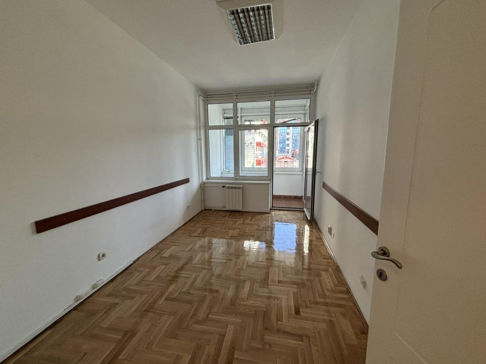 Slika 4 - Bulevar Mihajla Pupina , Trosoban stan za izdavanje, 87m2, 1.300€