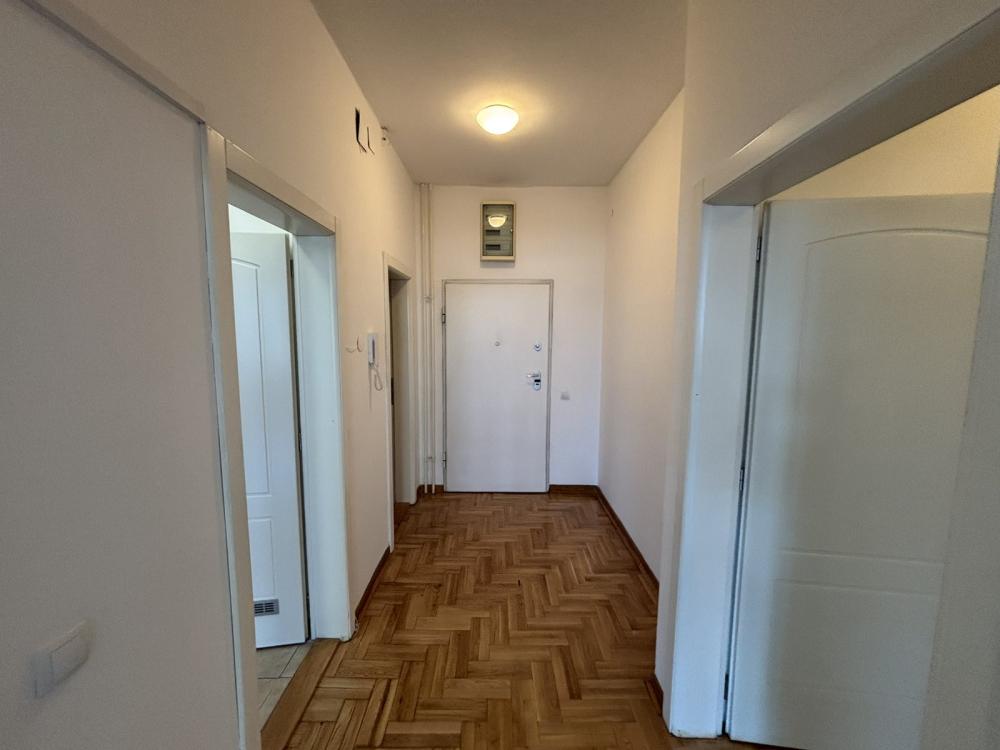 Slika 3 - Bulevar Mihajla Pupina , Trosoban stan za izdavanje, 87m2, 1.300€