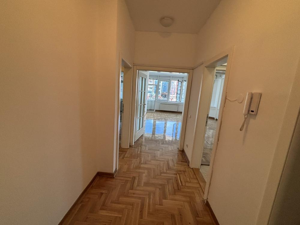 Slika 2 - Bulevar Mihajla Pupina , Trosoban stan za izdavanje, 87m2, 1.300€