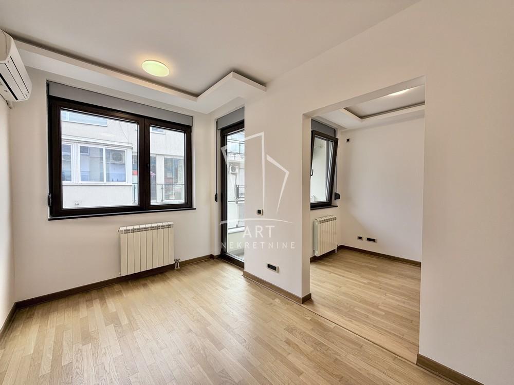 Slika 8 - Koče Kapetana, Trosoban stan za izdavanje, 91m2, 2.200€