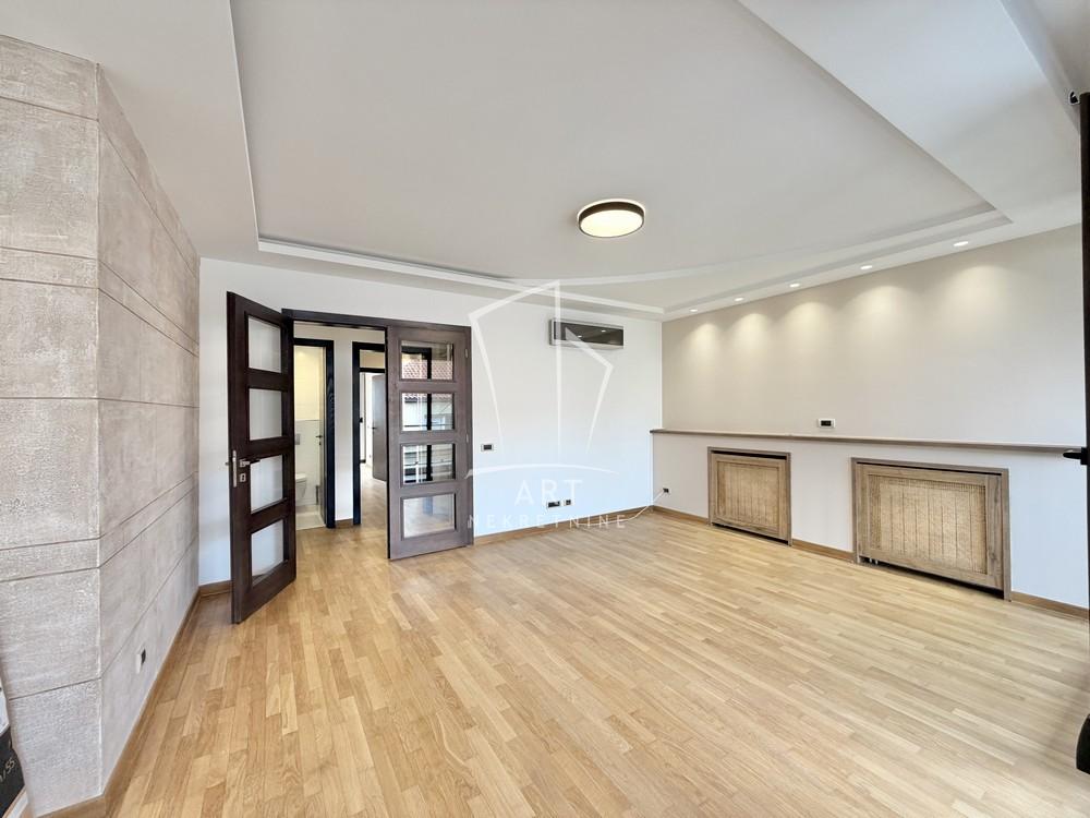 Slika 1 - Koče Kapetana, Trosoban stan za izdavanje, 91m2, 2.200€