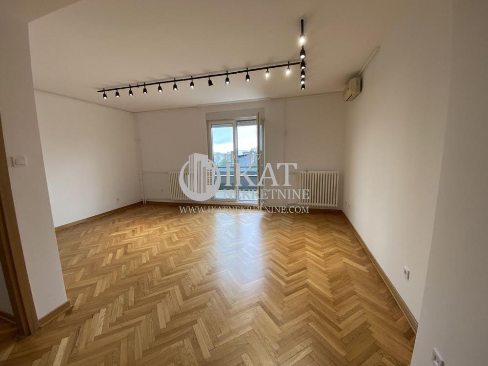 Slika 2 - Četvorosoban stan za izdavanje, 105m2, 1.300€