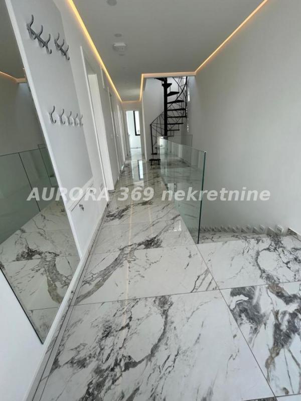 Slika 2 -  Kuća za izdavanje, 180m2, 2.100€