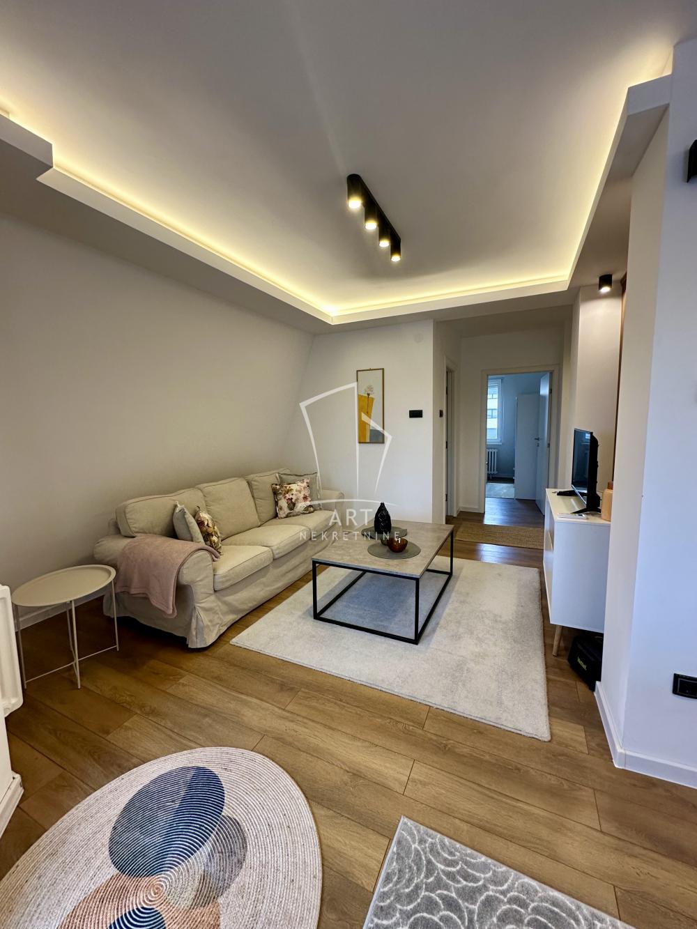 Slika 2 - Tome Maksimovića, Dvosoban stan za izdavanje, 45m2, 900€