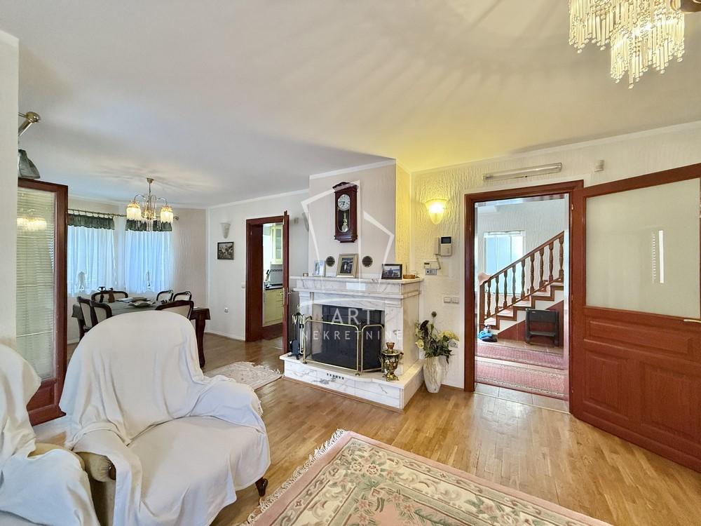 Slika 1 - Pavla Popovića,  Kuća za izdavanje, 359m2, 2.500€