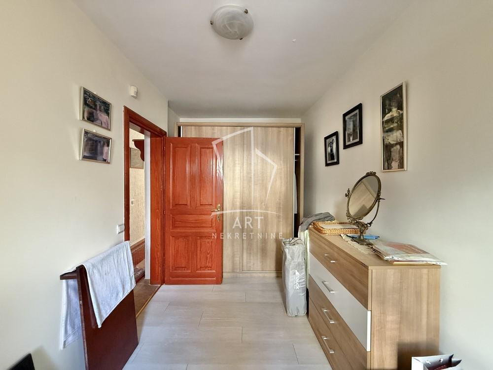 Slika 11 - Pavla Popovića,  Kuća za izdavanje, 359m2, 2.500€