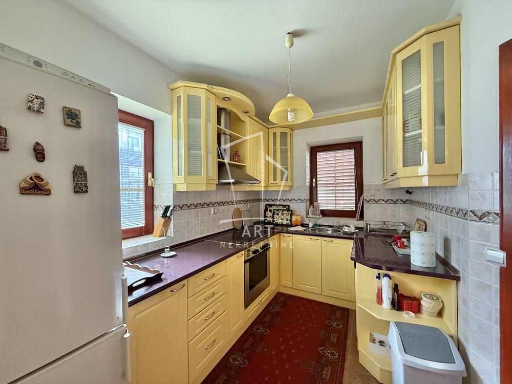 Slika 3 - Pavla Popovića,  Kuća za izdavanje, 359m2, 2.500€