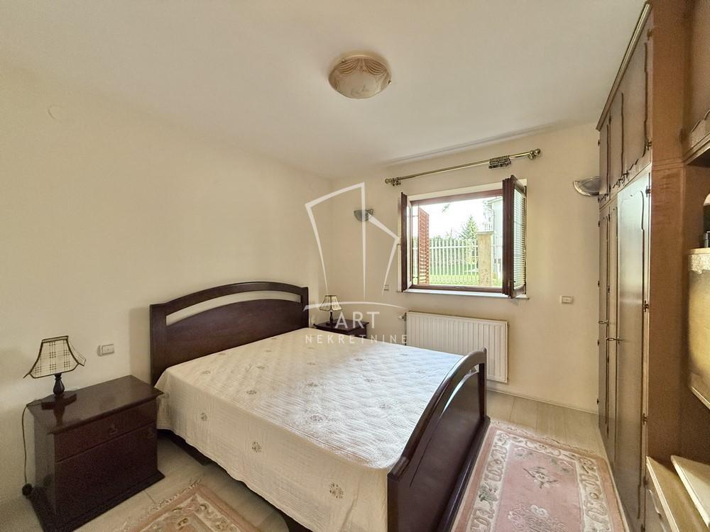 Slika 5 - Pavla Popovića,  Kuća za izdavanje, 359m2, 2.500€