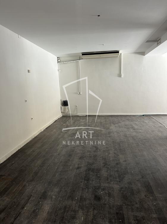 Slika 1 - Milice Šuvaković,  Lokal za izdavanje, 156m2, 1.800€