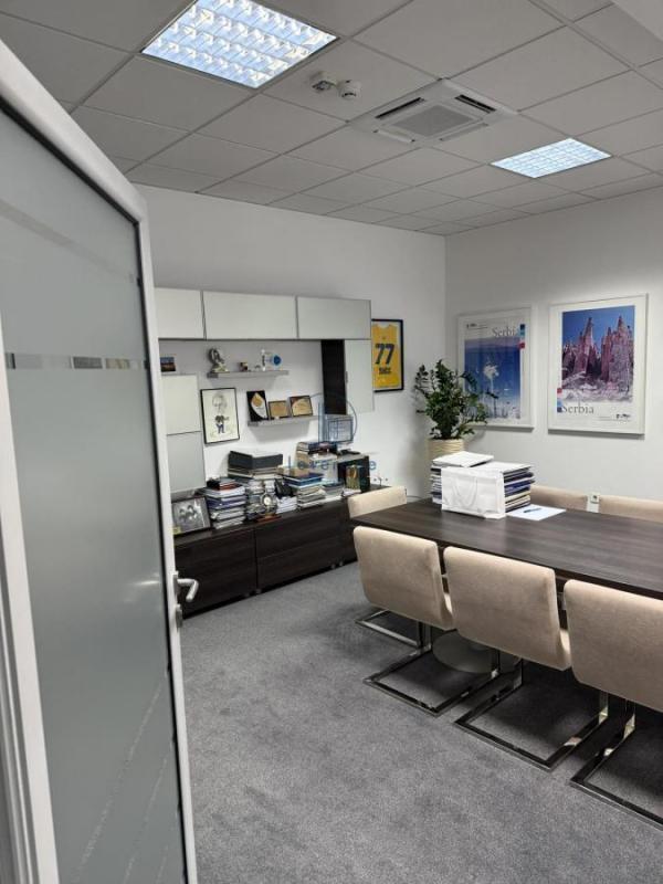 Slika 6 - Bulevar Zorana Đinđića,  Lokal za izdavanje, 143m2, 2.288€