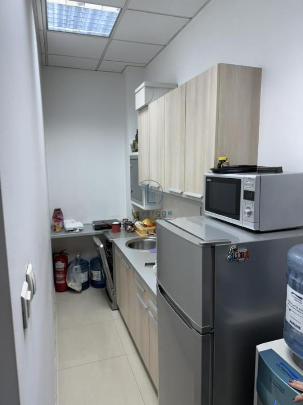 Slika 9 - Bulevar Zorana Đinđića,  Lokal za izdavanje, 143m2, 2.288€