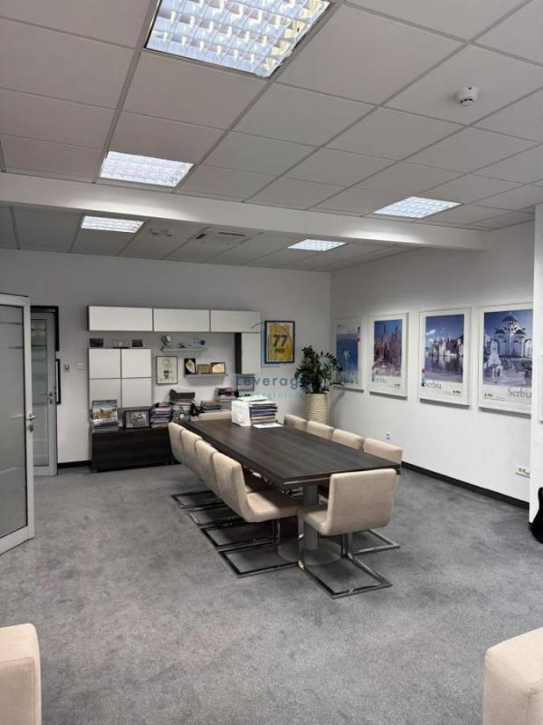 Slika 5 - Bulevar Zorana Đinđića,  Lokal za izdavanje, 143m2, 2.288€