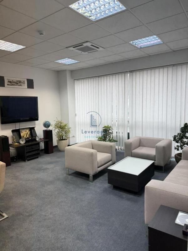 Slika 7 - Bulevar Zorana Đinđića,  Lokal za izdavanje, 143m2, 2.288€