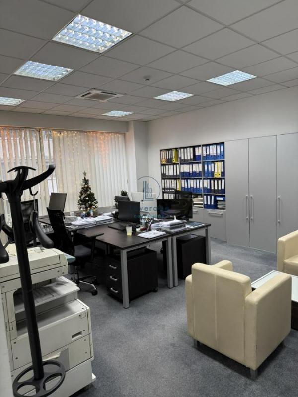 Slika 1 - Bulevar Zorana Đinđića,  Lokal za izdavanje, 143m2, 2.288€